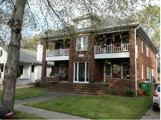 These 4-unit dwellings, 2 up and 2 down 
with individual front porches, are common in the 
streetcar suburbs of Charlotte and surrounding cities.  
The "quadraplex" is part of our characteristic 
architecture -- just as the "triple decker" apartment 
is characteristic in New England. This one went up in 
1928, high point of Charlotte’s pre-Depression 
“housing bubble.” First tenants included George 
Avant, engineer at the massive Ford plant on 
Statesville Avenue that assembled Model A 
automobiles (now CAMP North End).