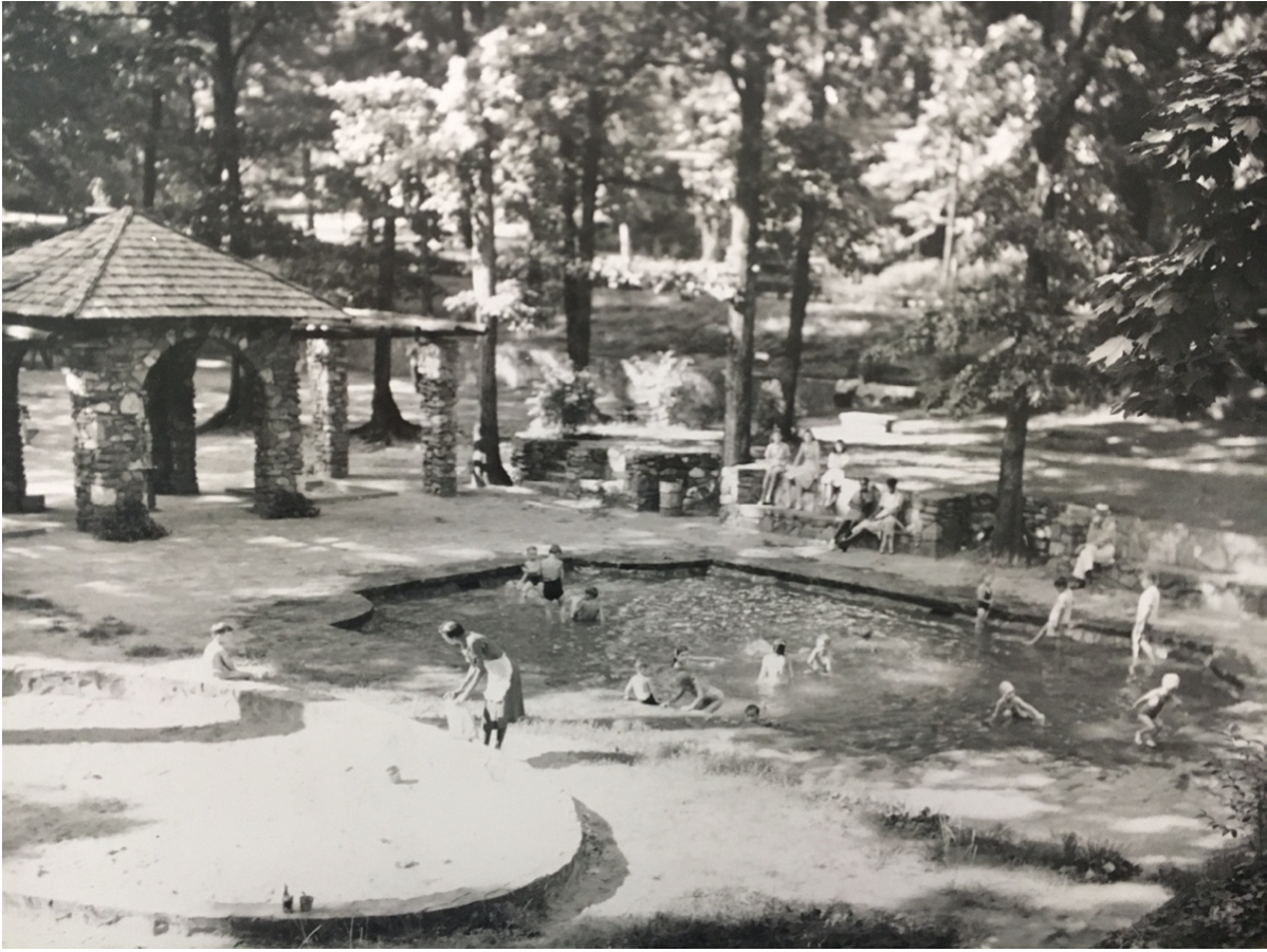 Children frolic in the Arhelger Memorial pool when it was new in the 1930s.
Robinson-Spangler Carolina Room, Charlotte Mecklenburg Library
