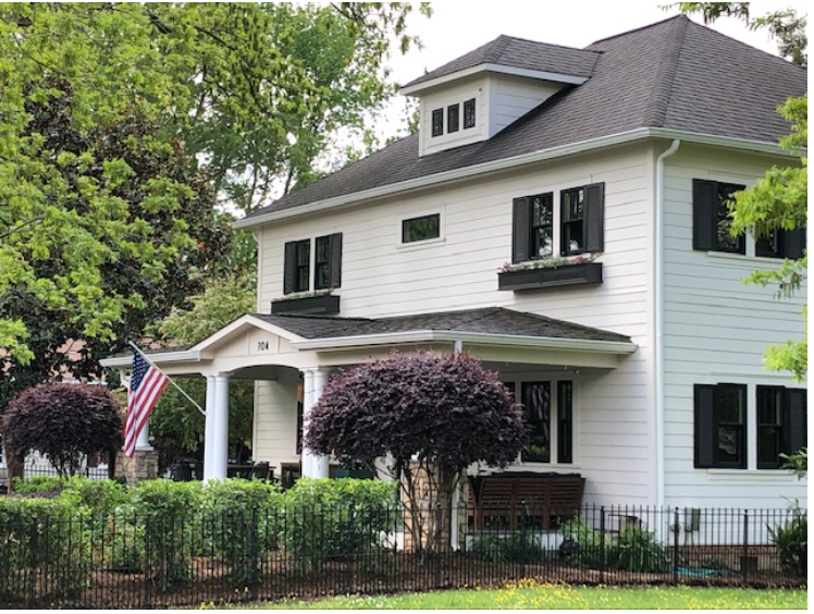 In 2005 the Turner South cable channel picked this circa 1905 house as the fixer-upper for a reality TV series called “Homemakers,” featuring an all-female renovation crew. Kristin Wells, a real-life Charlotte contractor, emerged as something of a star, going on to host her own series “SmartFix” on HGTV.