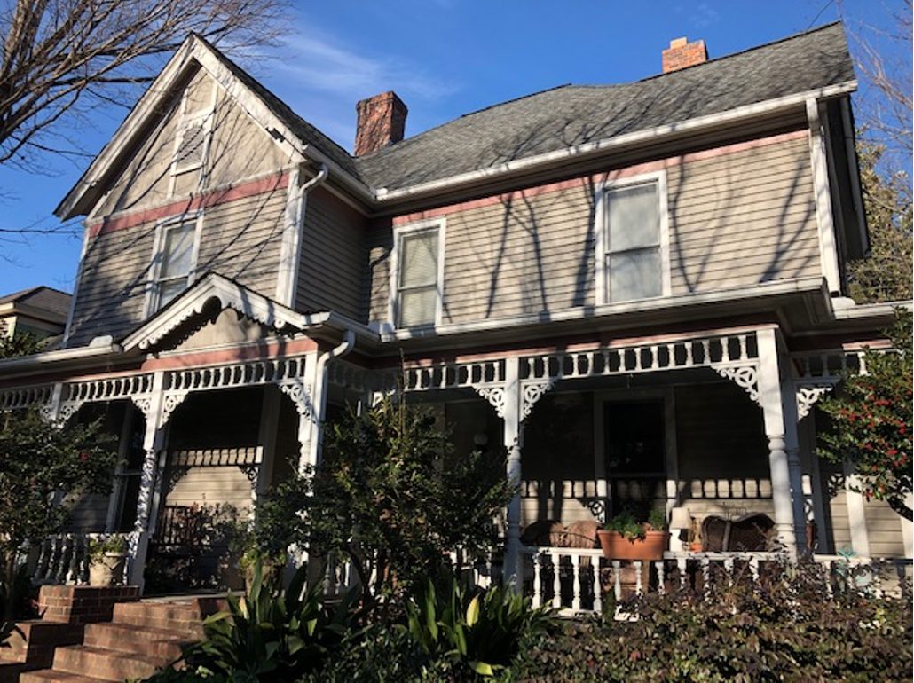 Another 1894 house, built soon after Dilworth began in 1891. J.A. Harrill commuted downtown daily on the streetcar to work as a clerk at A.H. Porter men’s clothing and shoes. Like neighbor J.N. Mallonee, he tired of the commute by 1897 and moved into Fourth Ward. Shopkeeper Porter’s son bought the house and evidently loved it; the Porter family lived here into the 1950s. Dig that porch – an outdoor living room!